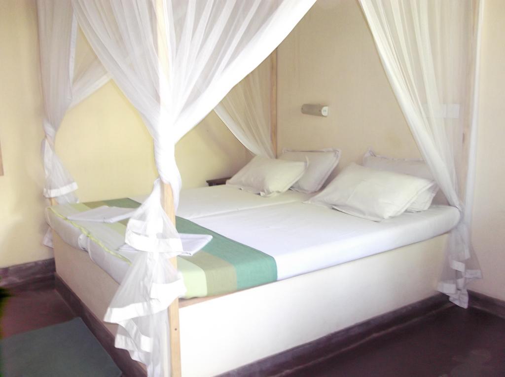 Gecko Restaurant & Rooms Arugam Bay Esterno foto